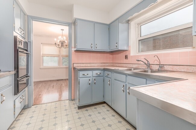 Building Photo - 4218 Oakton St