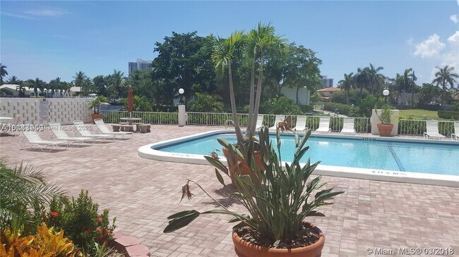 Foto del edificio - 401 Golden Isles Dr