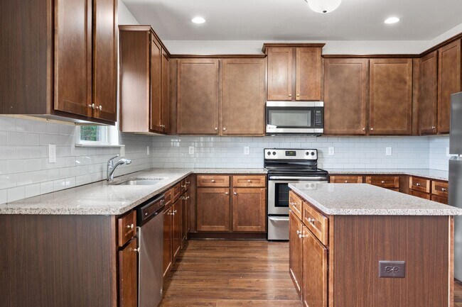 Building Photo - Welcome Home to the Silver Ridge Community!