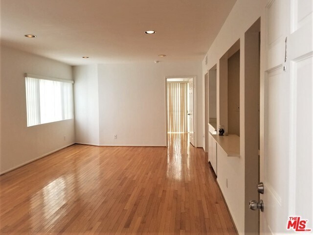 Foto del edificio - 10709 Ashton Ave