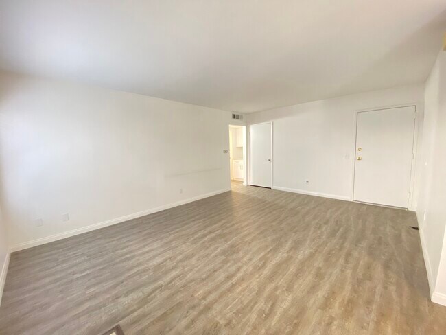 Foto del edificio - 3445 Mentone Ave