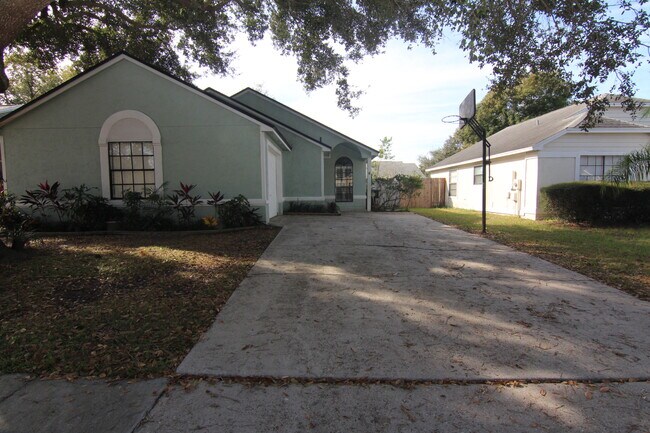 Foto del edificio - 1976 Sheeler Oaks Dr