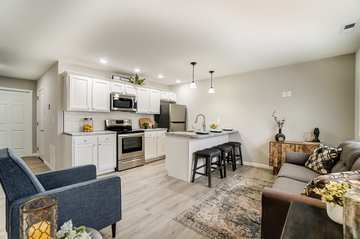 Foto del edificio - Longfellow Townhomes