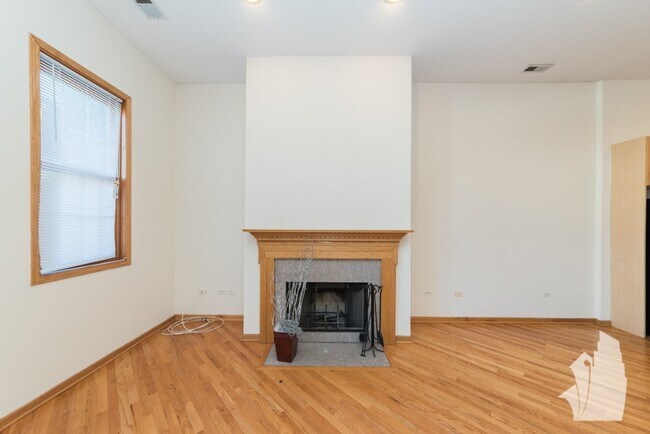 Foto del edificio - 2533 N Southport Ave