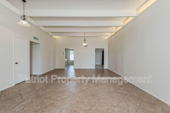 Foto del edificio - 5622 E Voltaire Ave