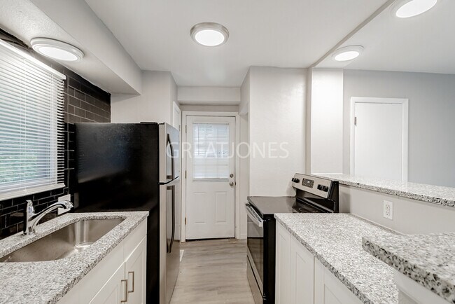 Building Photo - Charming 2 bedroom home in Belleville!