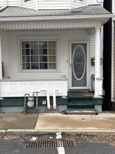 Building Photo - 2 S Vine St