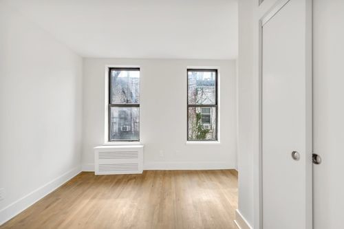 Foto del edificio - 414 W 49th St