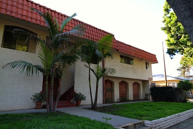 Building Photo - 2624 Kansas Ave