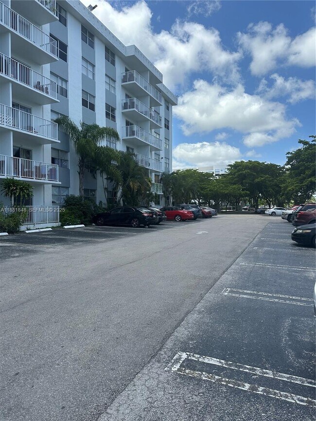 Foto del edificio - 16465 NE 22nd Ave