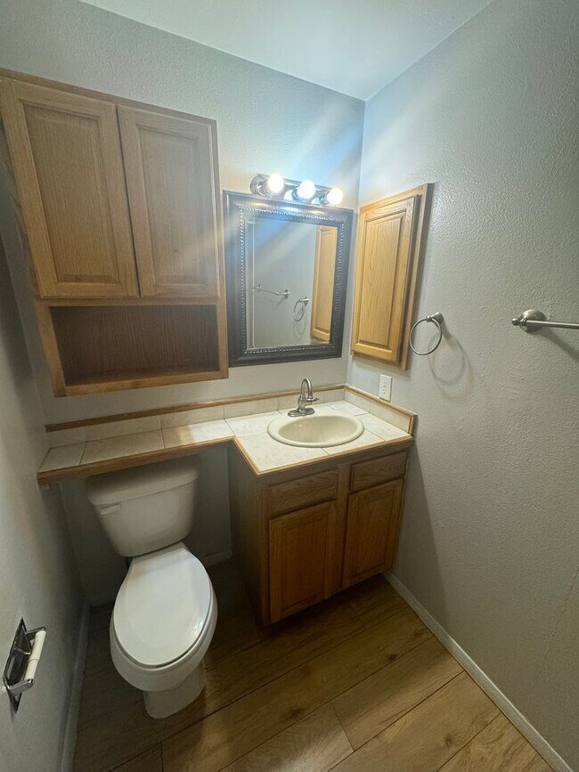 Foto del edificio - Conveniently located 3-bedroom 1-bathroom ...
