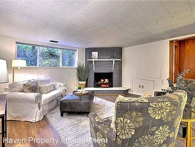 Building Photo - 4 br, 2.5 bath House - 10519 Rembert Ct SW