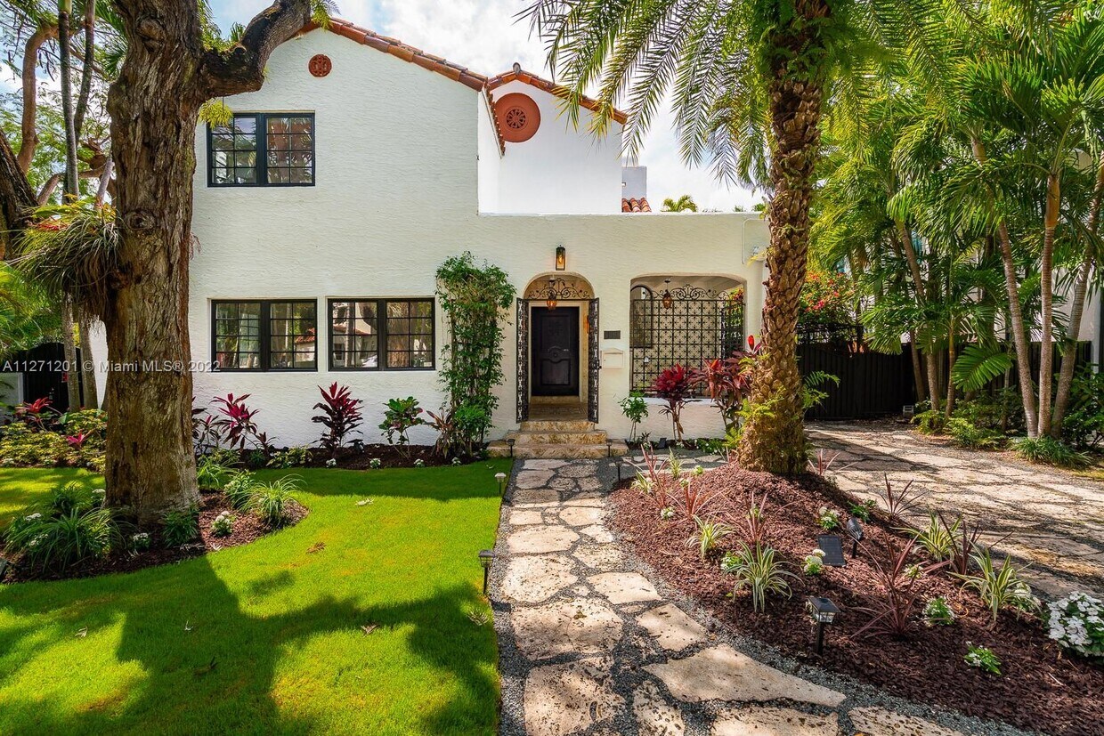 Foto principal - 5968 NE 6th Ct