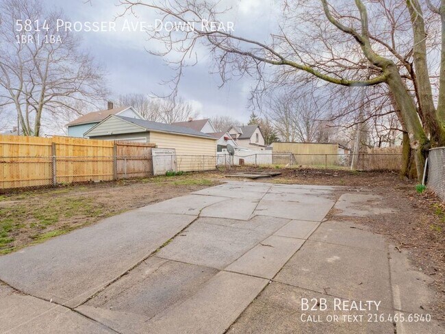 Foto del edificio - 5814 Prosser Ave