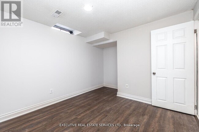 Photo du bâtiment - 17 Judith Crescent