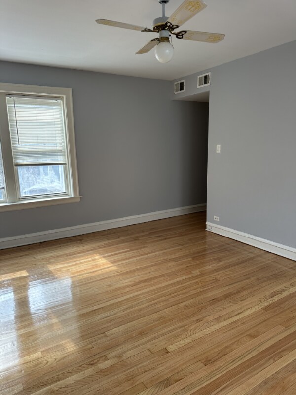 Foto del edificio - 5031 N Harding Ave