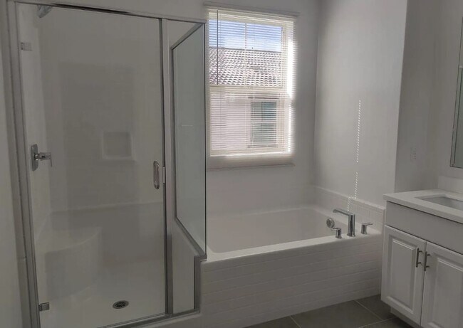 Building Photo - 4 Bed 2.5 Bath in Oceanside for Rent!