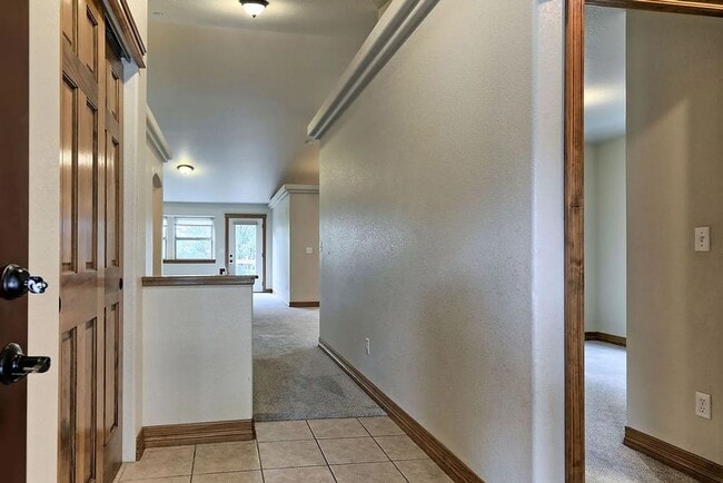 Building Photo - Light-Filled Living in a Peaceful Fort Collins Neighborhood