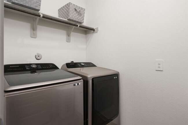Building Photo - 2421 Mar Vis Ln