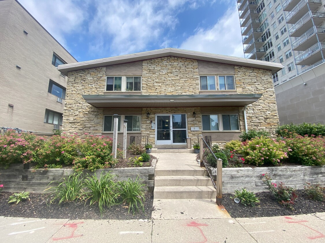 Building Photo - 1112 Knapp