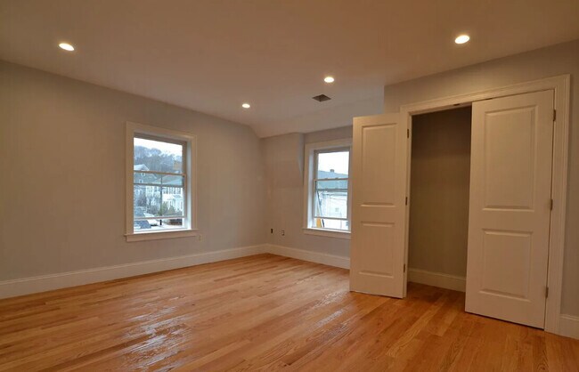 Building Photo - 26 Bothwell Rd
