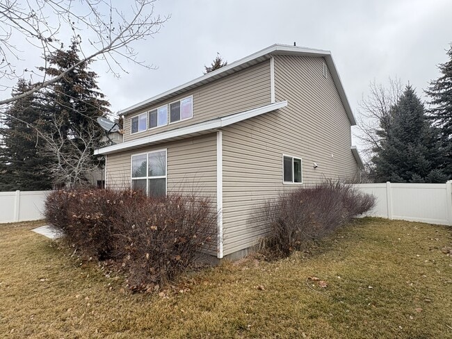 Building Photo - 1884 Sunset Rd