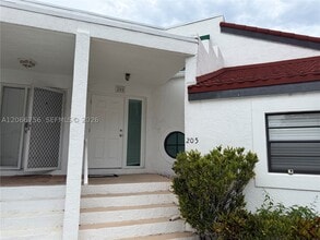Building Photo - 205 NW 36th Ave