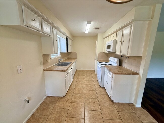Foto del edificio - 15811 Nutcracker Ct