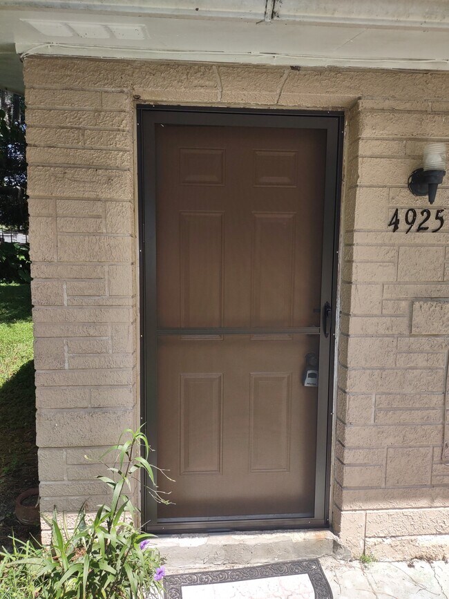 Building Photo - 4925 Ladyfish Ct