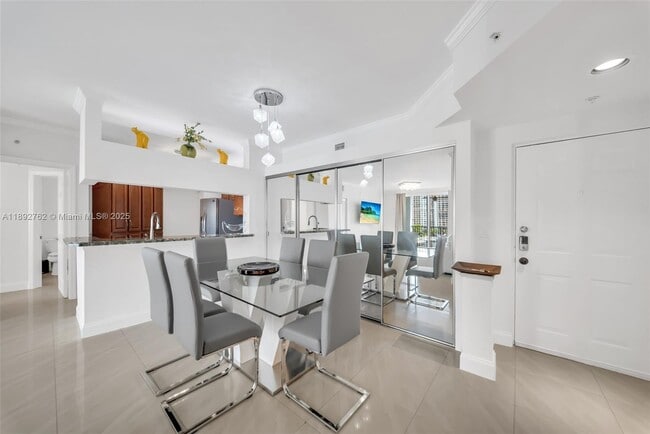 Foto del edificio - 17150 N Bay Rd