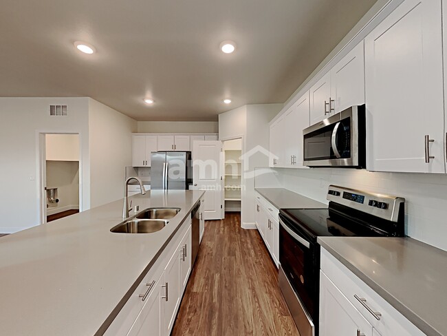 Foto del edificio - 715 Terrain Star Ave