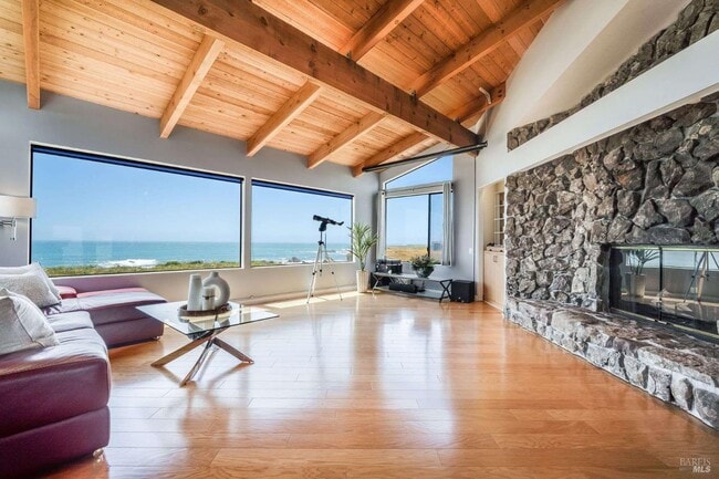 Building Photo - 470 Grey Whale