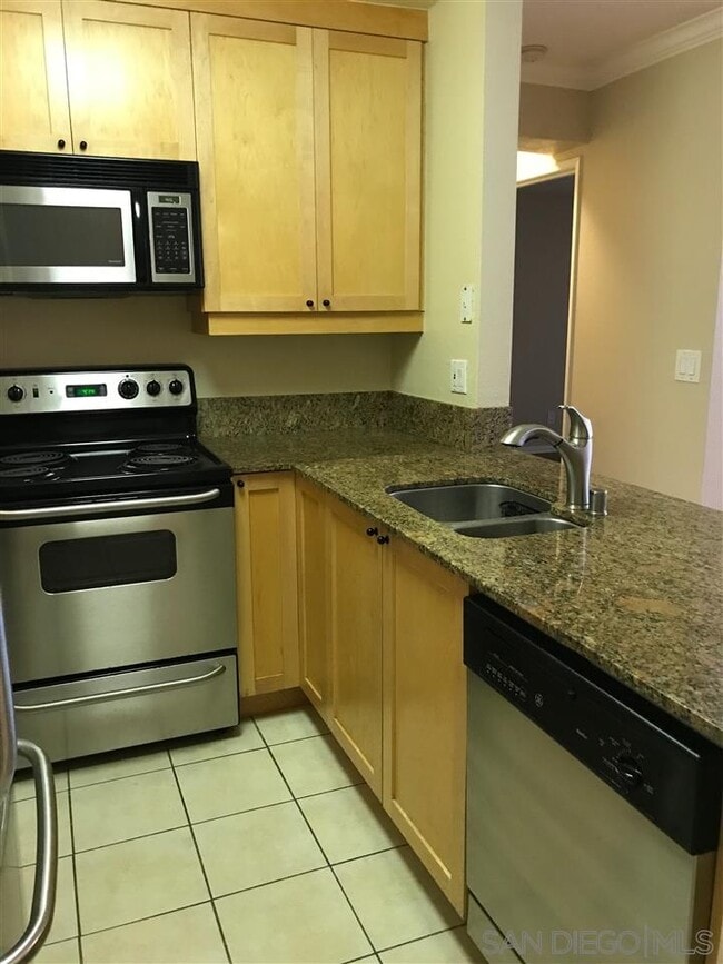 Building Photo - 3550 Lebon Dr
