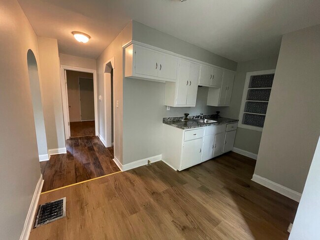 Foto del edificio - 1517 Shingo Ave