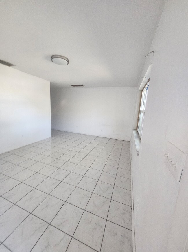 Foto del edificio - 12359 First St