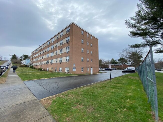 Foto del edificio - 70 Farmington Ave