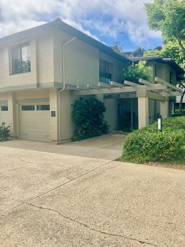 Primary Photo - Luxury Rental in Mission Valley