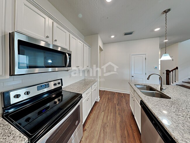 Foto del edificio - 527 Pine Terrace Dr