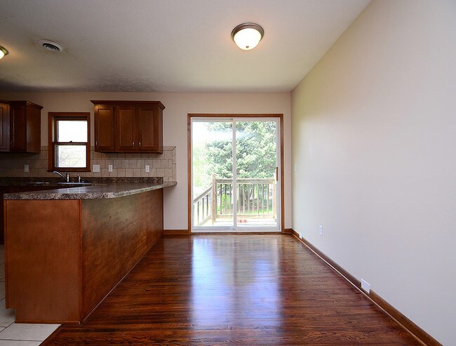 Building Photo - 2110 S 120th St