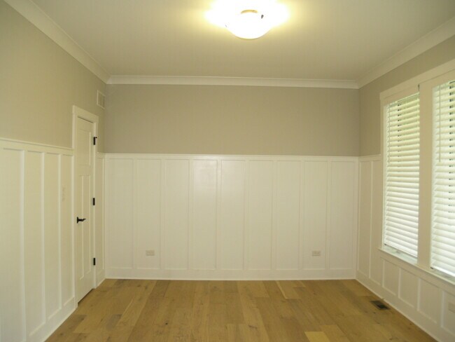 Building Photo - 549 Louise Dr