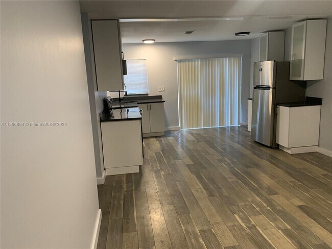 Building Photo - 790 NE 46th Ct