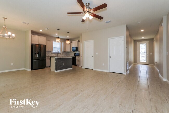 Building Photo - 365 La Mancha Dr