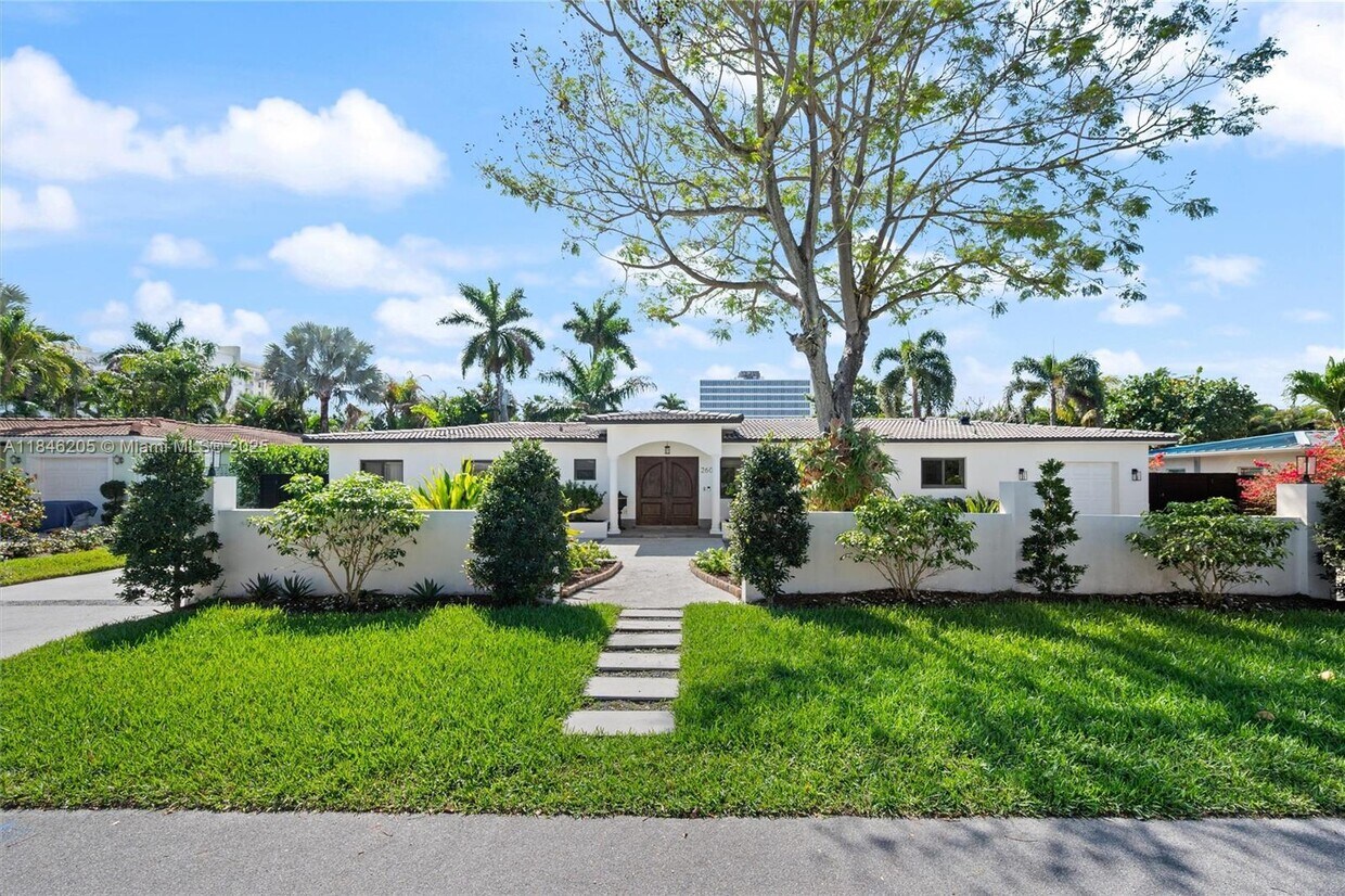 Primary Photo - 2600 Yacht Club Blvd
