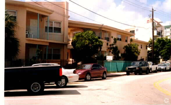 Foto del edificio - 7090 Bonita Dr