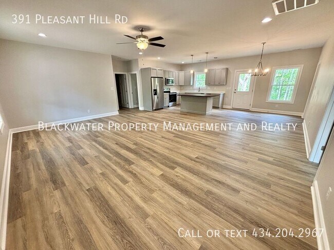 Foto del edificio - MOVE IN SPECIAL! BRAND NEW Three Bedroom H...