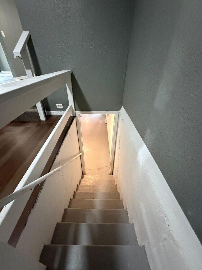 Foto del edificio - 4 bedroom 1 bathroom spacious property. Beautiful home section 8 ready. If you would like to view...
