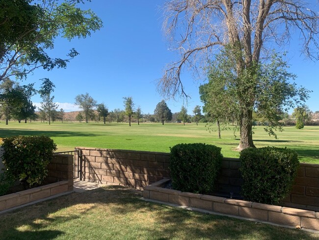 Building Photo - 2 Bed / 2.5 Bath Condo on Golf course. all...