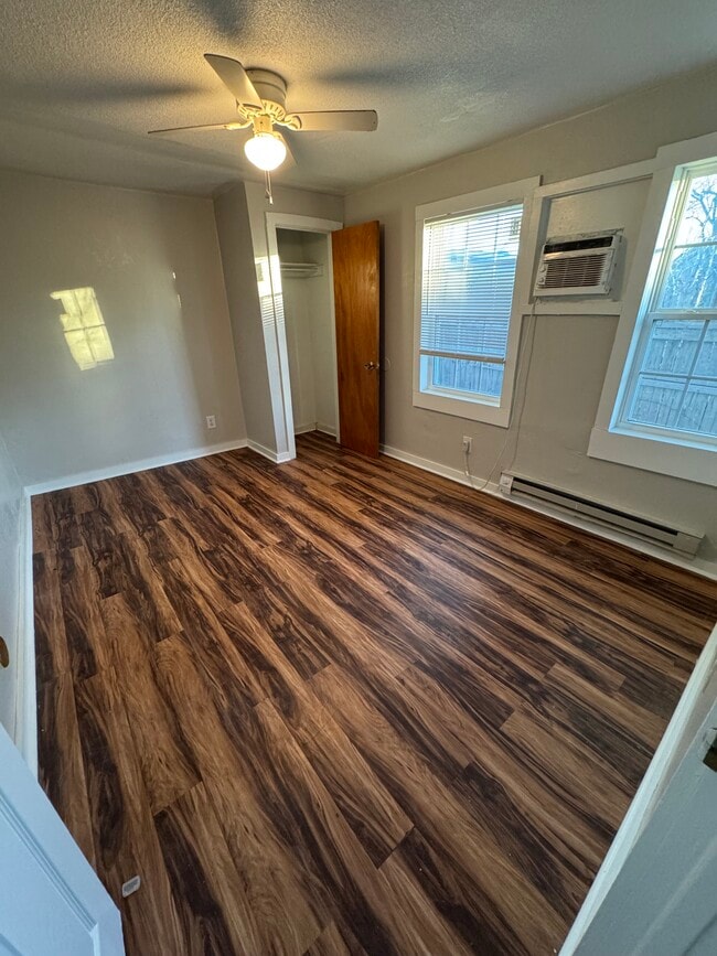 Building Photo - 4107 N Hammond Ave