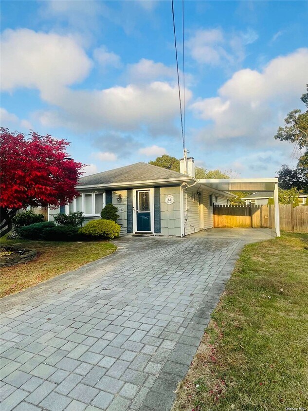 21 Dressel Dr, Mastic, NY 11950 House Rental in Mastic, NY