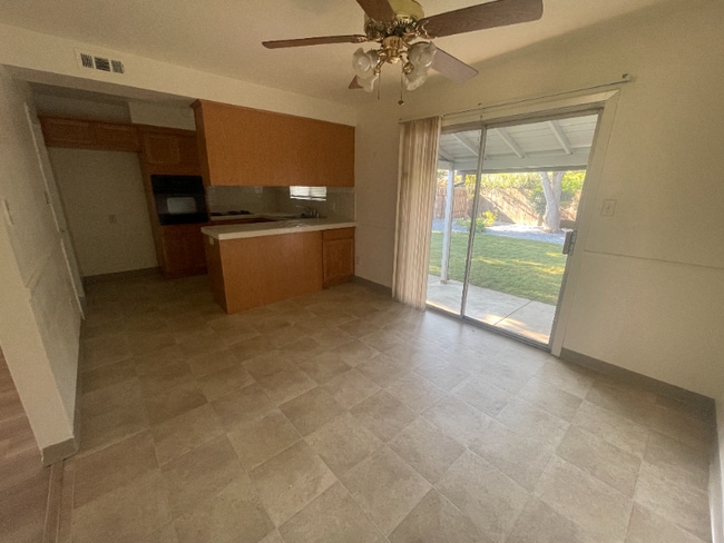 Building Photo - 6630 Greenhaven Dr
